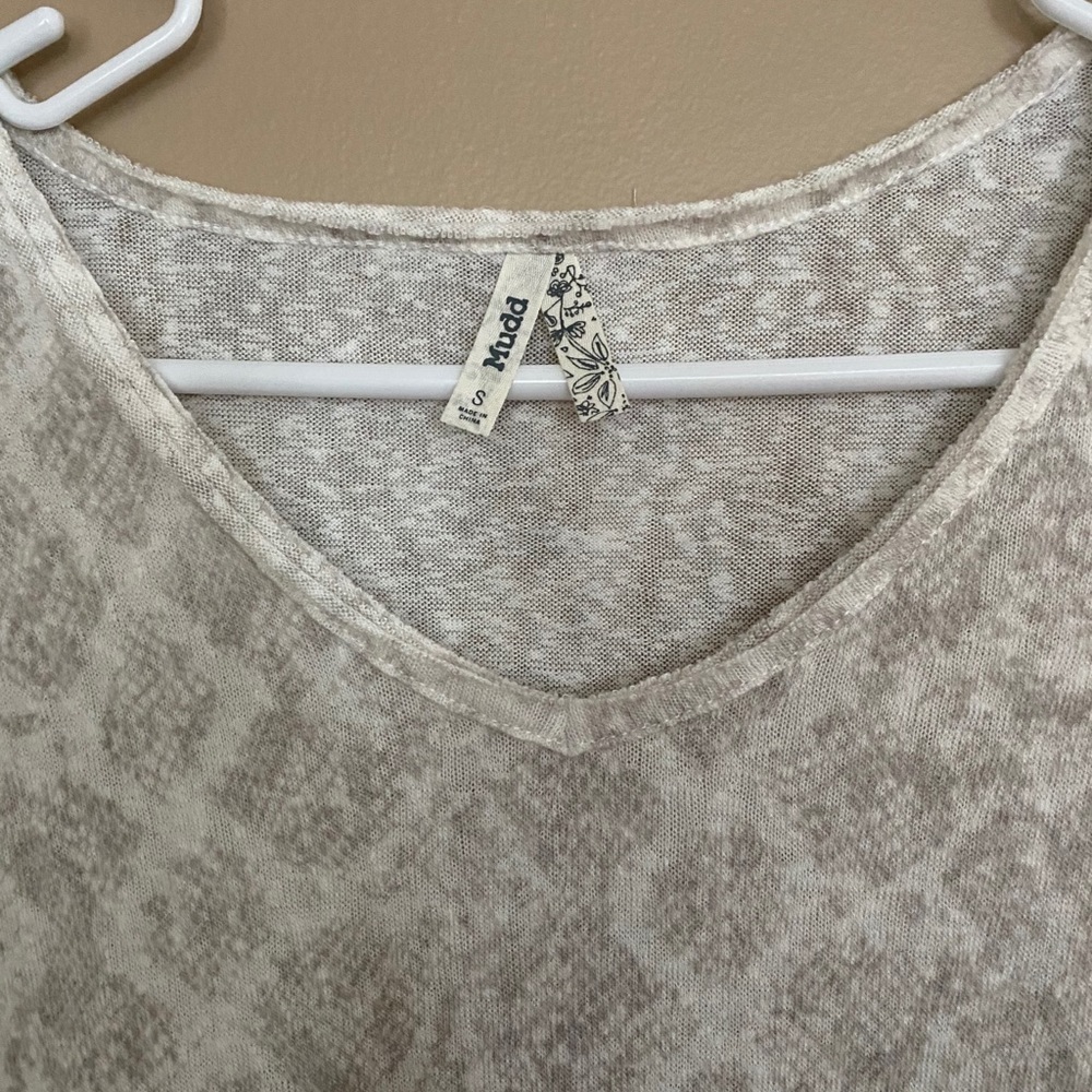 V neck - Picture 2 of 2